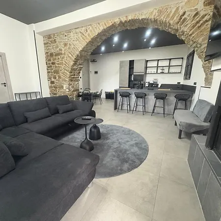 Сasa de vacaciones Black House